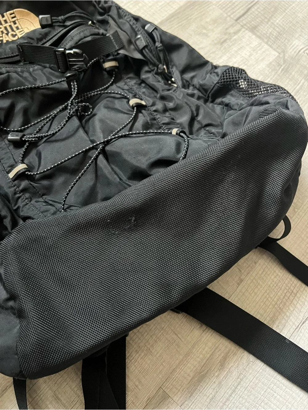 THE NORTH FACE BOREALIS Black Outdoor Daypack with Bungee Cord Front Gorpcore